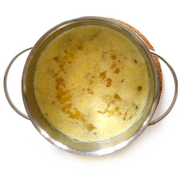 Milcheiweiß steigt an die Oberfläche