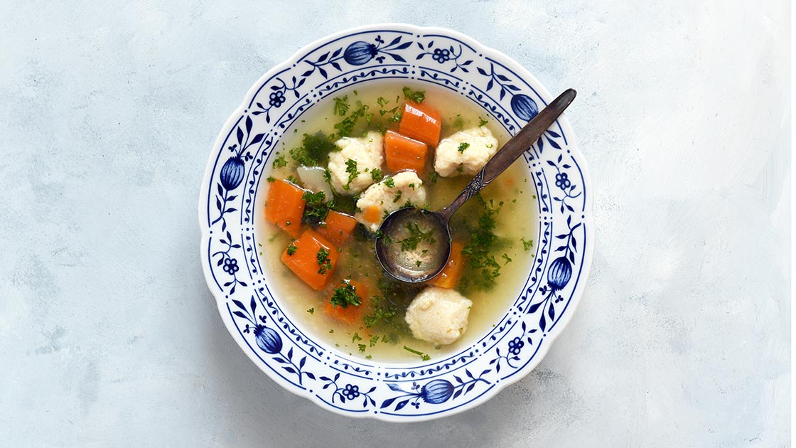 Hühnersuppe mit Griesklößchen selber machen: einfaches Grundrezept